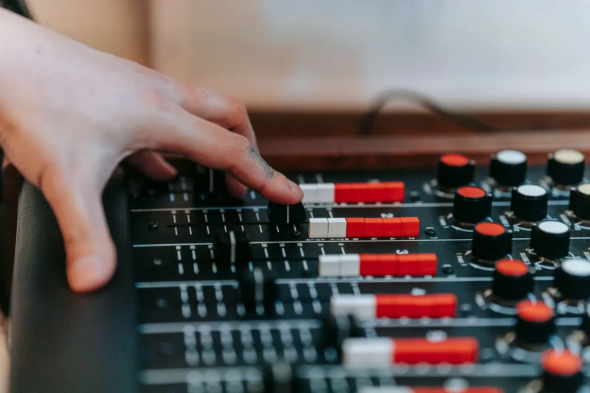 How to Remove 50 Hz Mains Hum from Audio Recordings Without Killing the Bass
